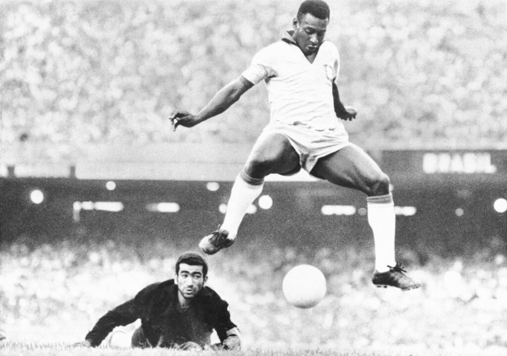 Pele, who enchanted fans and dazzled opponents, dies at 82 :: AP :: Setopati